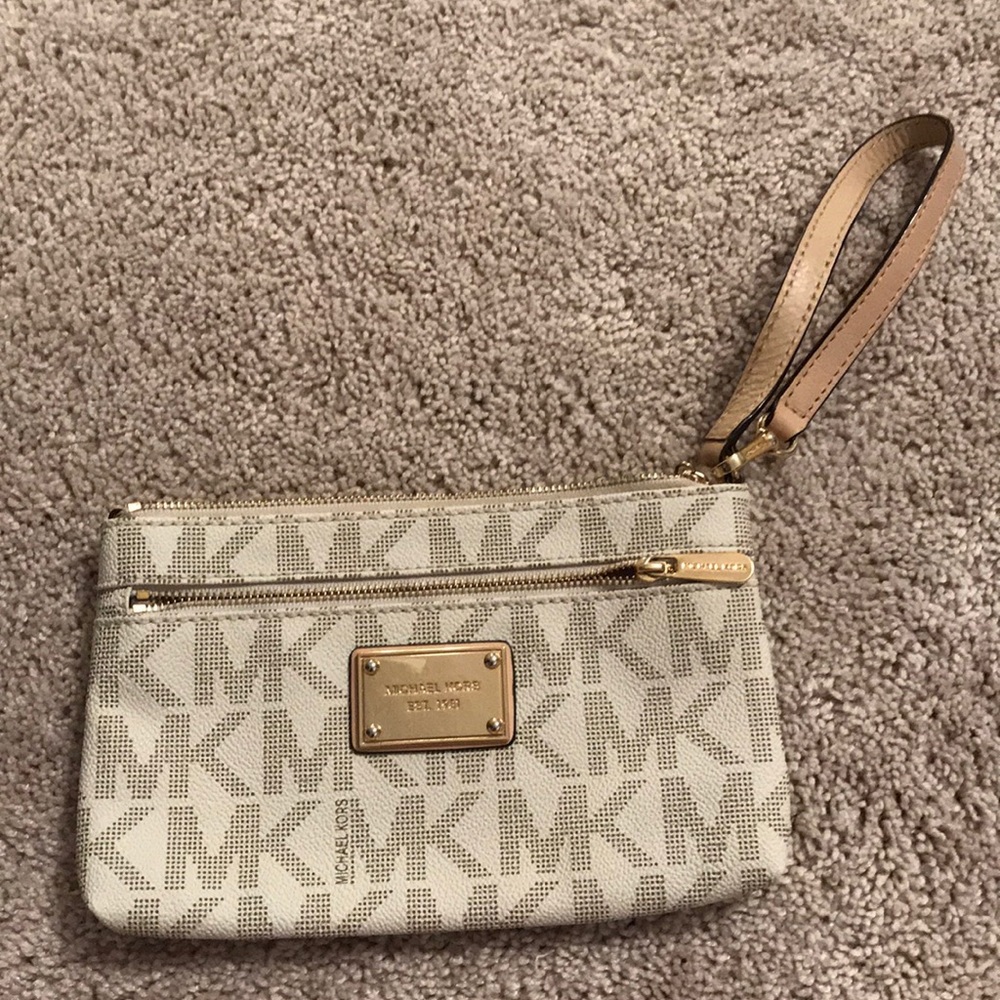 Michael kors wristlet